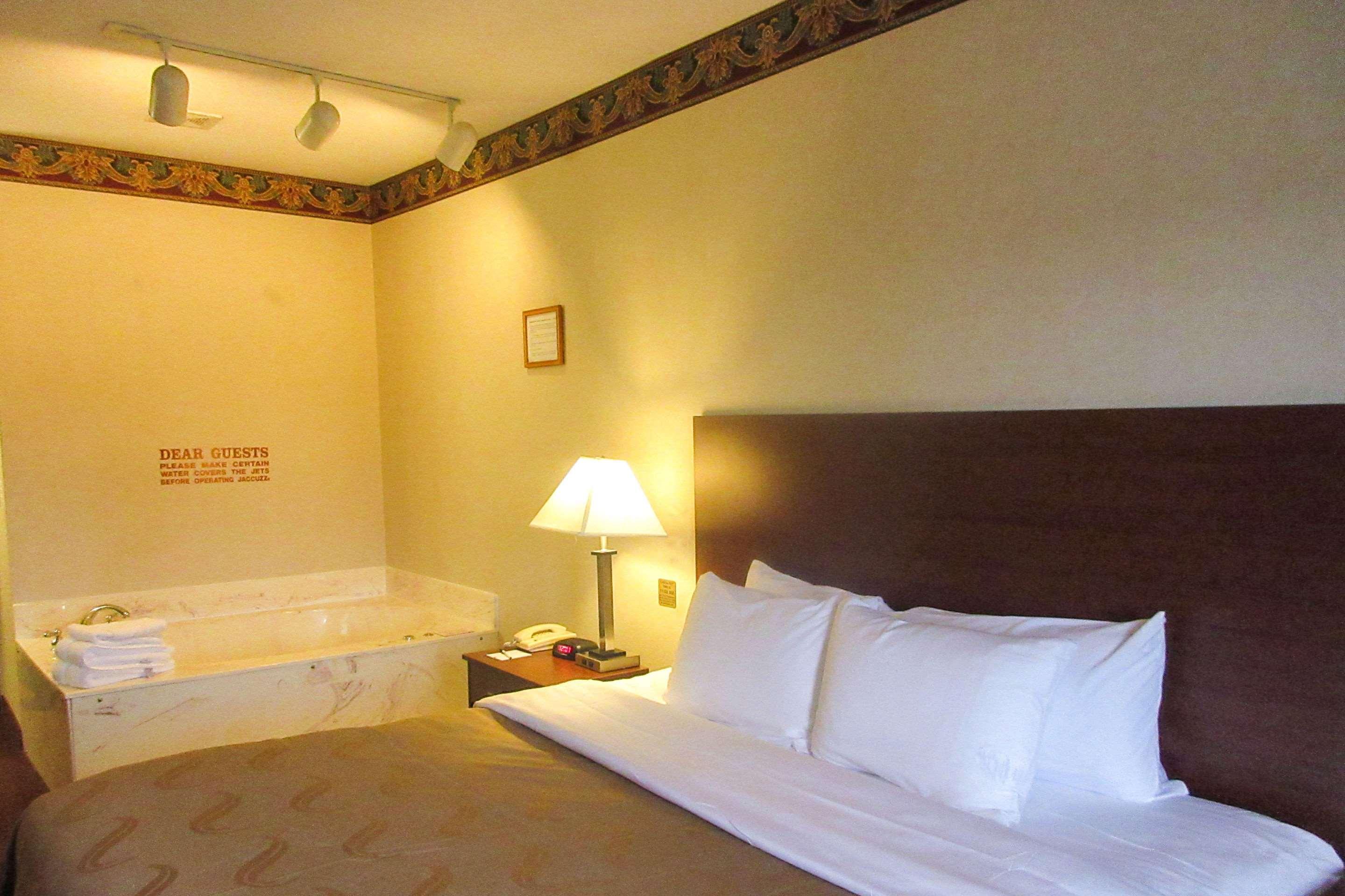 Quality Inn Sawyer Экстерьер фото